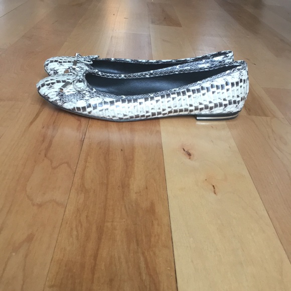 2017 Michael Kors flats - Picture 2 of 4